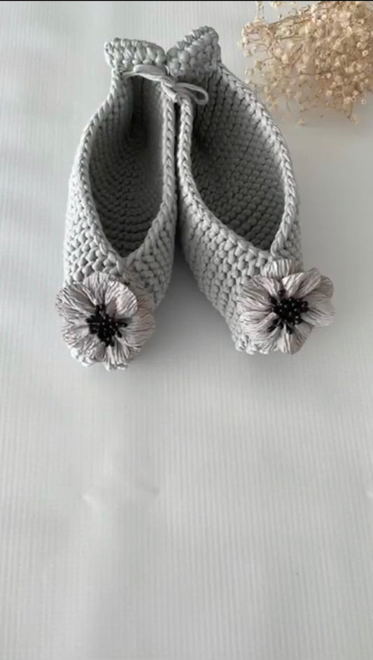 Cloud grey flower slippers