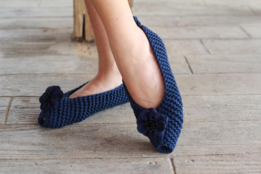 Navy blue flower slippers